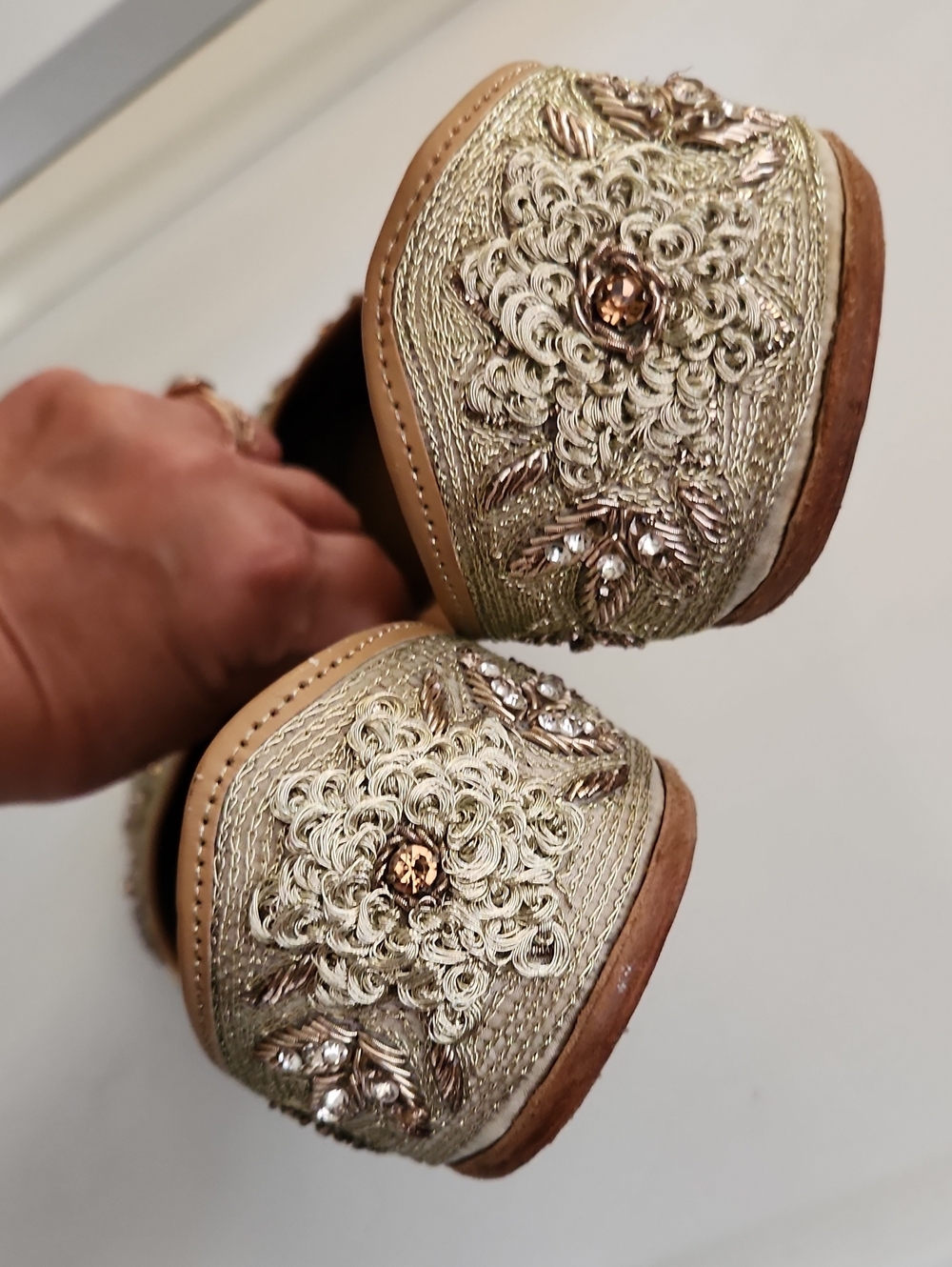 Mochi Embroidered Punjabi Jutti Flats Size 40 Gold Cream US 9 - Picture 8 of 17